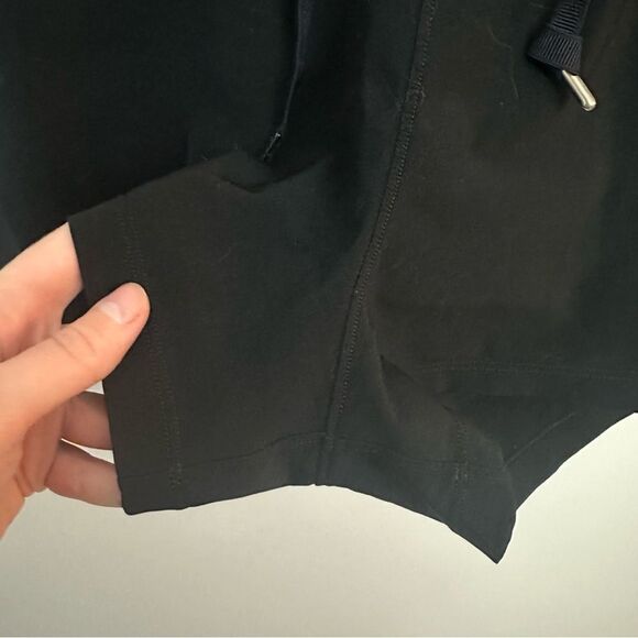 Lululemon Black On The Fly Short *Woven *2.5" Size 8 Athletic Gym Workout W7AFBS - Picture 7 of 16
